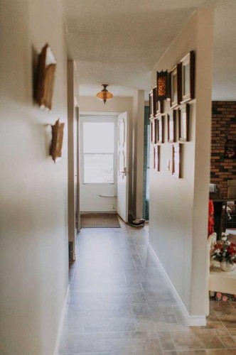 317 4 Avenue Crescent, Wainwright, AB - Indoor Photo Showing Other Room