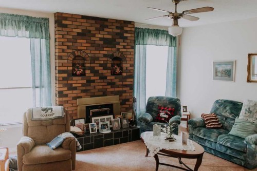317 4 Avenue Crescent, Wainwright, AB - Indoor Photo Showing Living Room With Fireplace