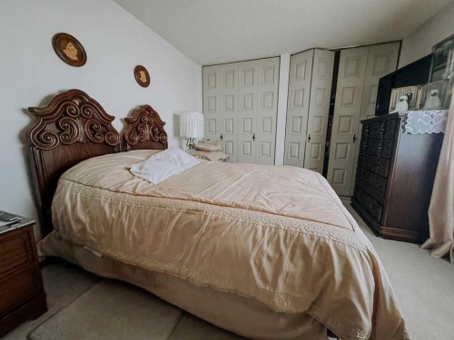317 4 Avenue Crescent, Wainwright, AB - Indoor Photo Showing Bedroom