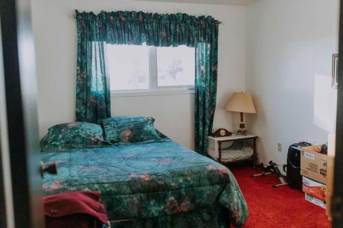 317 4 Avenue Crescent, Wainwright, AB - Indoor Photo Showing Bedroom