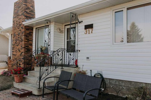 317 4 Avenue Crescent, Wainwright, AB - Outdoor With Exterior