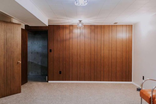 317 4 Avenue Crescent, Wainwright, AB - Indoor Photo Showing Other Room