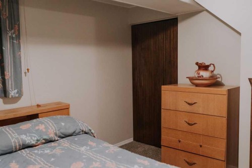 317 4 Avenue Crescent, Wainwright, AB - Indoor Photo Showing Bedroom