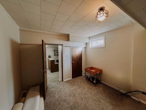 317 4 Avenue Crescent, Wainwright, AB - Indoor Photo Showing Other Room