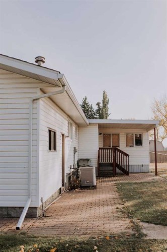 317 4 Avenue Crescent, Wainwright, AB - Outdoor With Exterior