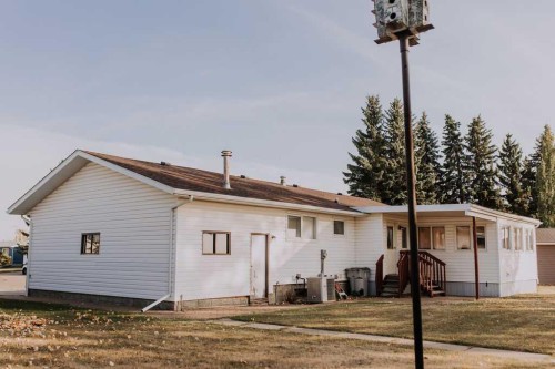 317 4 Avenue Crescent, Wainwright, AB - Outdoor
