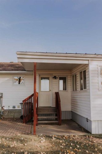 317 4 Avenue Crescent, Wainwright, AB - Outdoor