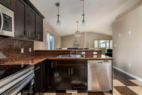 4326 32 Street, Lloydminster, SK - Indoor Photo Showing Kitchen With Double Sink With Upgraded Kitchen