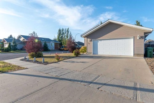 4326 32 Street, Lloydminster, SK - Outdoor