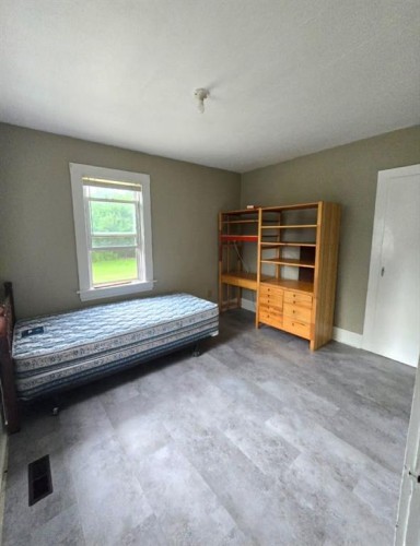 #472018 A&B, Rural Wainwright No. 61, M.D. Of, AB - Indoor Photo Showing Bedroom