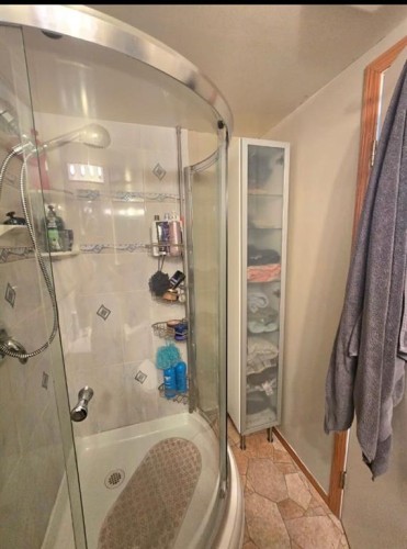 #472018 A&B, Rural Wainwright No. 61, M.D. Of, AB - Indoor Photo Showing Bathroom