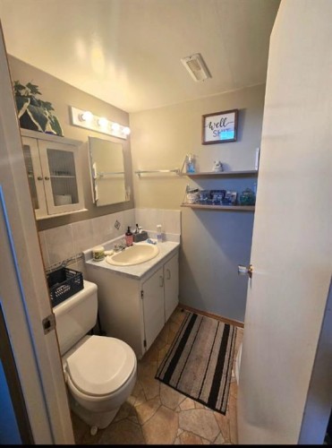 #472018 A&B, Rural Wainwright No. 61, M.D. Of, AB - Indoor Photo Showing Bathroom