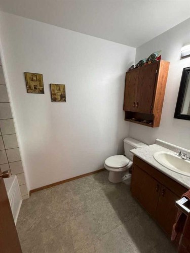 48077 Range Road 3275, Lloydminster, SK - Indoor Photo Showing Bathroom