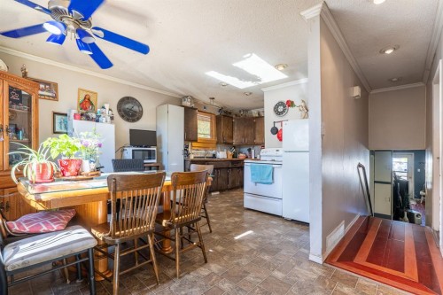 4801 46 Street, Lloydminster, SK - Indoor Photo Showing Kitchen