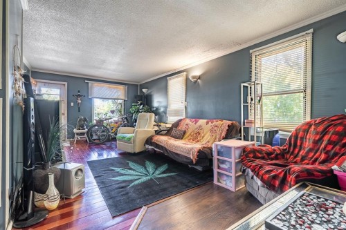 4801 46 Street, Lloydminster, SK - Indoor Photo Showing Living Room