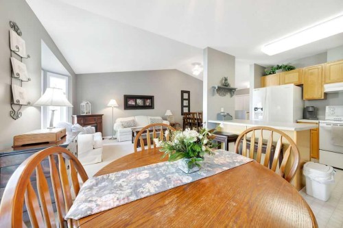 22-4201 56 Avenue, Lloydminster, AB - Indoor Photo Showing Dining Room
