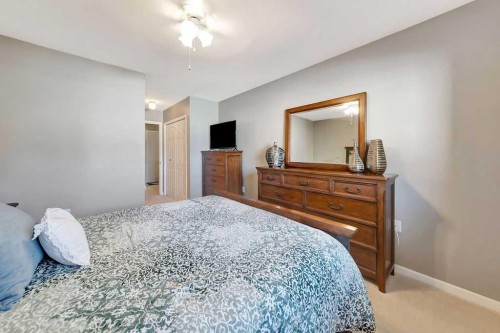 22-4201 56 Avenue, Lloydminster, AB - Indoor Photo Showing Bedroom