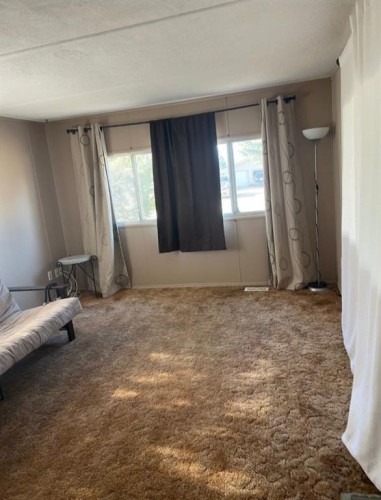 100 4 Avenue North, Marwayne, AB - Indoor Photo Showing Bedroom