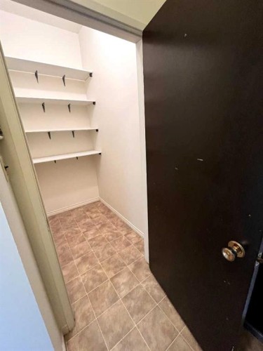 1241 5 Avenue Nw, Calgary, AB - Indoor Photo Showing Other Room