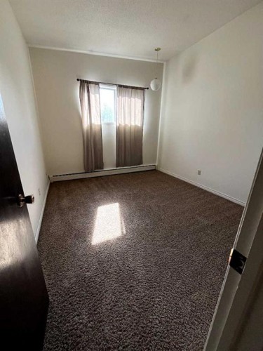 1241 5 Avenue Nw, Calgary, AB - Indoor Photo Showing Other Room