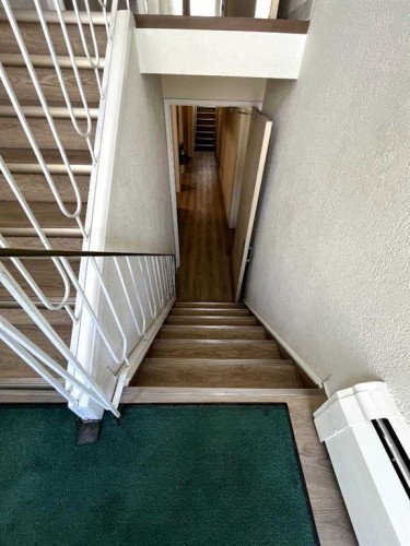 1241 5 Avenue Nw, Calgary, AB - Indoor Photo Showing Other Room