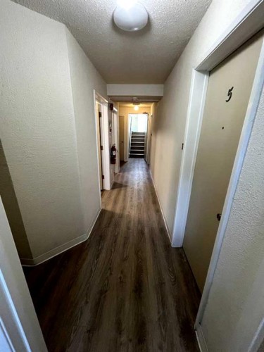 1241 5 Avenue Nw, Calgary, AB - Indoor Photo Showing Other Room
