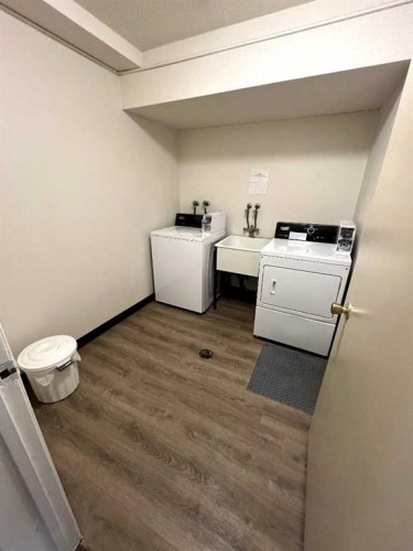 1241 5 Avenue Nw, Calgary, AB - Indoor