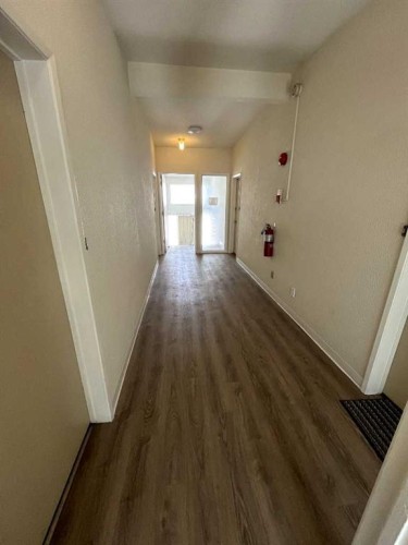 1241 5 Avenue Nw, Calgary, AB - Indoor Photo Showing Other Room