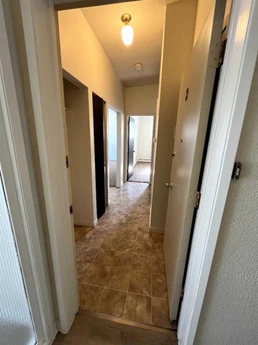 1241 5 Avenue Nw, Calgary, AB - Indoor Photo Showing Other Room
