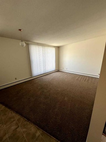 1241 5 Avenue Nw, Calgary, AB - Indoor Photo Showing Other Room