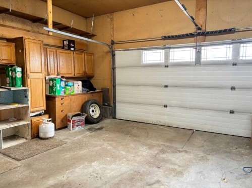 5520 41 Street, Provost, AB - Indoor Photo Showing Garage