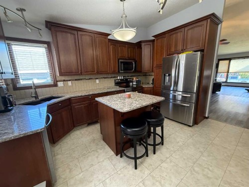 5520 41 Street, Provost, AB - Indoor Photo Showing Kitchen With Double Sink