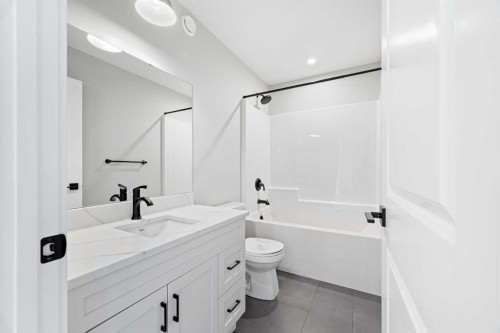 3705 42 Avenue, Lloydminster, SK - Indoor Photo Showing Bathroom