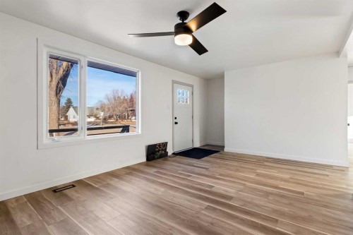 5301 47 Street, Lloydminster, AB - Indoor Photo Showing Other Room