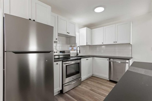 5301 47 Street, Lloydminster, AB - Indoor Photo Showing Kitchen