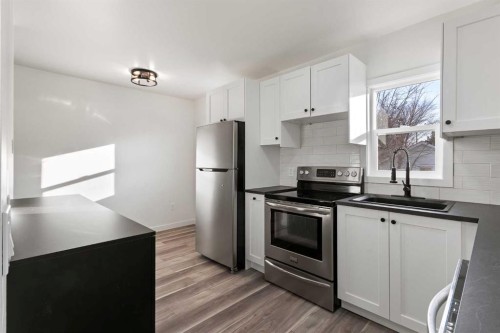 5301 47 Street, Lloydminster, AB - Indoor Photo Showing Kitchen