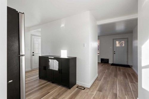 5301 47 Street, Lloydminster, AB - Indoor Photo Showing Other Room