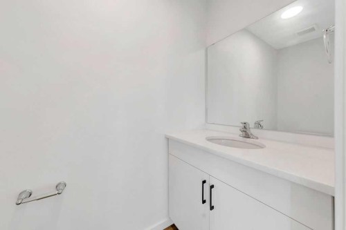 19-3616 41 B Avenue, Lloydminster, SK - Indoor Photo Showing Bathroom