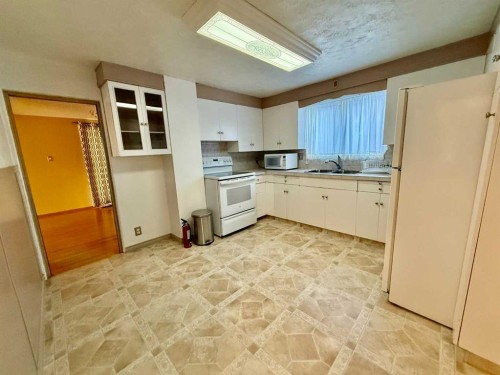 5107 47 Street, Provost, AB - Indoor Photo Showing Kitchen With Double Sink