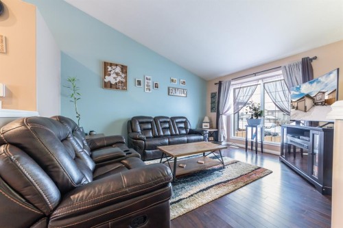 3207 43 Avenue, Lloydminster, SK - Indoor Photo Showing Living Room