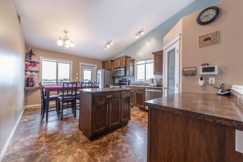 3207 43 Avenue, Lloydminster, SK - Indoor