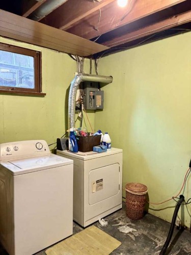 4415 52 Street, Vermilion, AB - Indoor Photo Showing Laundry Room
