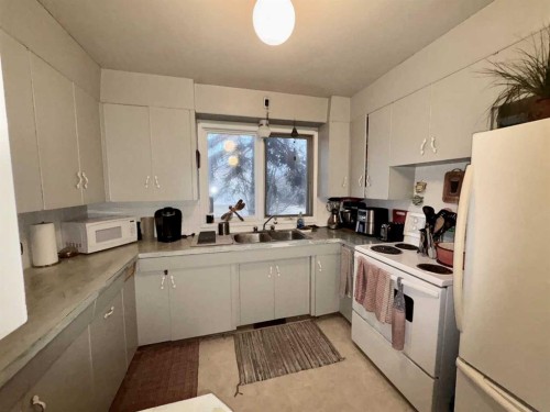 4415 52 Street, Vermilion, AB - Indoor Photo Showing Kitchen With Double Sink