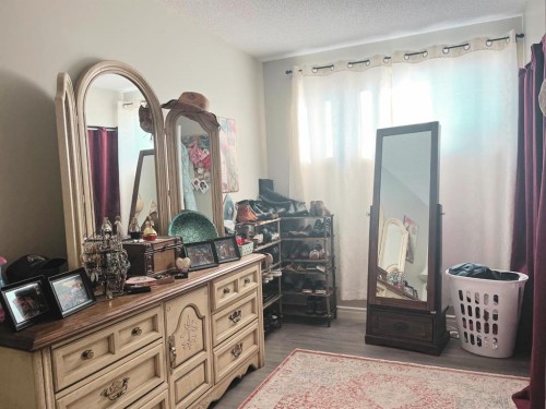 100-305 5 Street, Wainwright, AB - Indoor Photo Showing Other Room