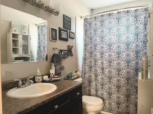 100-305 5 Street, Wainwright, AB - Indoor Photo Showing Bathroom