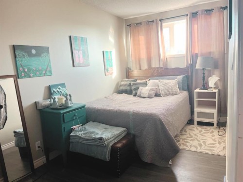 100-305 5 Street, Wainwright, AB - Indoor Photo Showing Bedroom