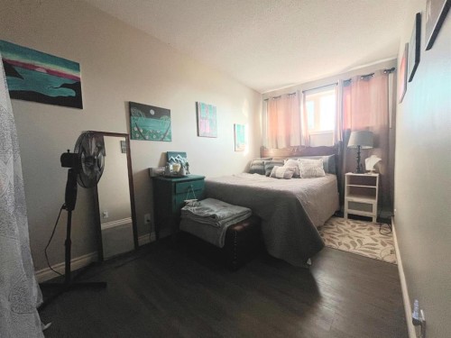 100-305 5 Street, Wainwright, AB - Indoor Photo Showing Bedroom