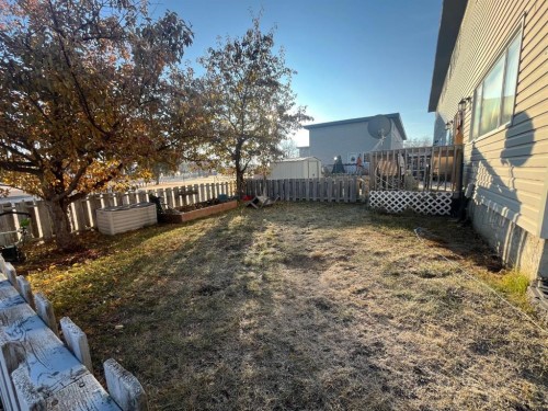 100-305 5 Street, Wainwright, AB - Outdoor