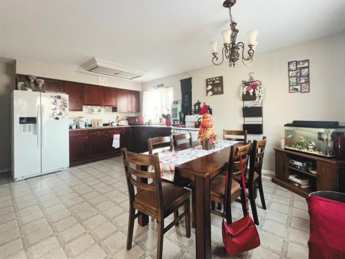 100-305 5 Street, Wainwright, AB - Indoor Photo Showing Dining Room