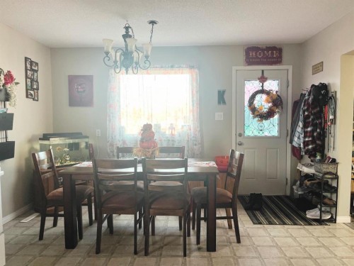 100-305 5 Street, Wainwright, AB - Indoor Photo Showing Dining Room